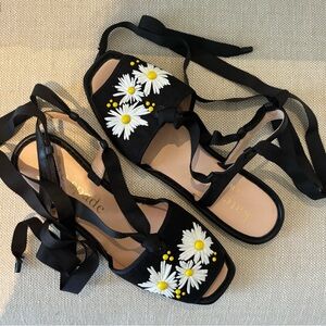Kate Spade Michaela Ribbon Sandals Black Linen White Embroidered Daisy Size 8